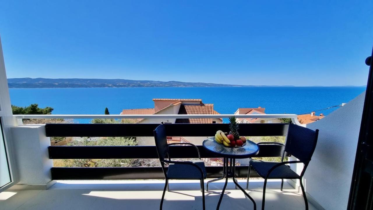 Slavica * Omis